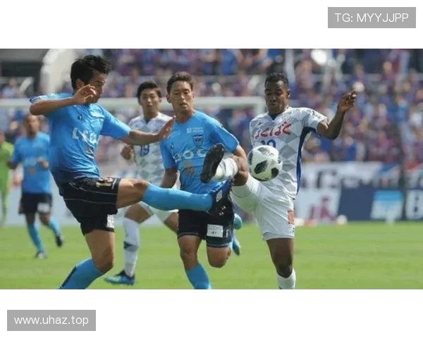 新井直人传射建功 广岛三箭半场3-0领先横滨FC